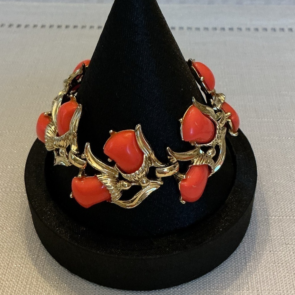 Juliano & Elster Coral Vintage Thermoset Floral Link Gold Tone Bracelet